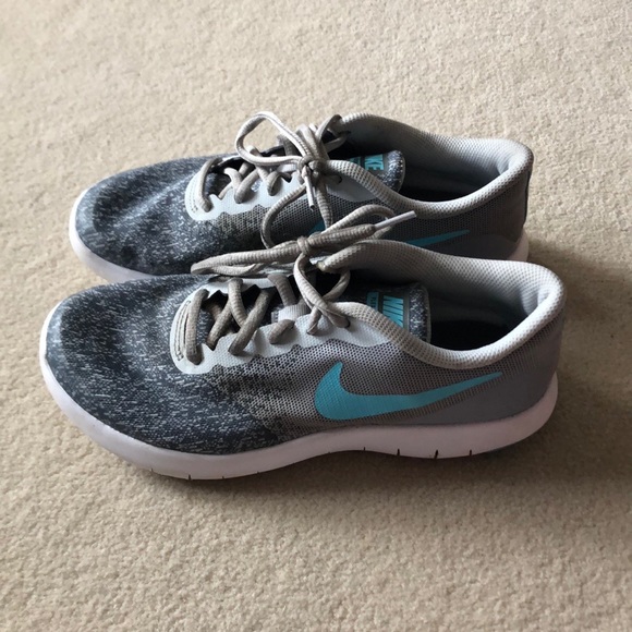 Nike youth athletic shoes size 5.5 - Picture 6 of 6